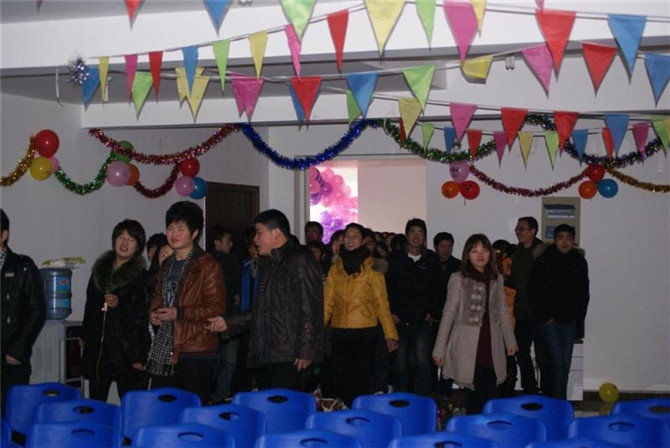 员工参加公司年会入场