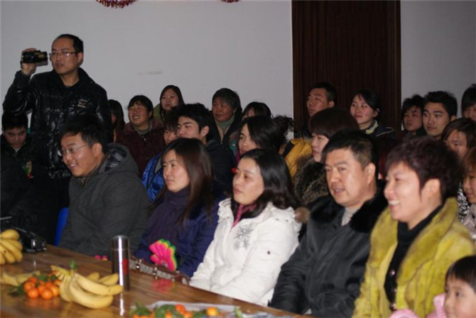 员工及客户参加公司年会